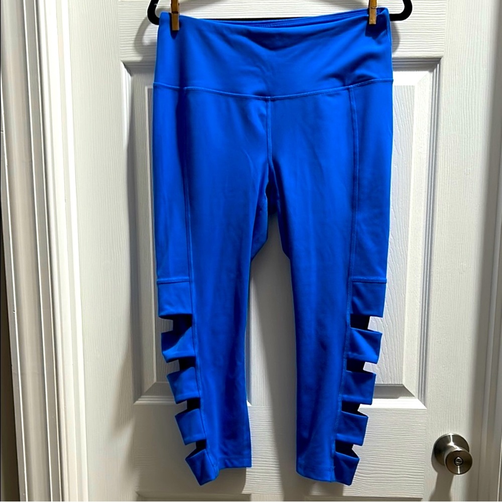 339 // YogaLicious Vibrant Blue Cut-Out Leggings // L